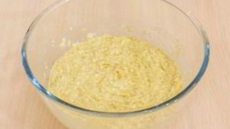 кекс с ягодой и овсяными хлопьями