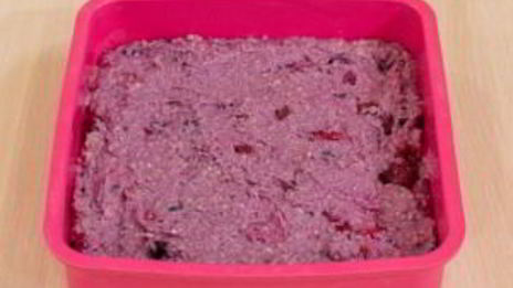 кекс с ягодой и овсяными хлопьями