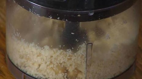 кокосовый кекс с ананасами и орехами макадамия