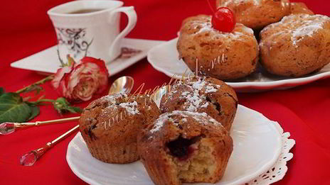 творожные кексы с ежевикой в силиконовых формочках