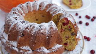 Тыквенный кекс с клюквой и грецким орехом