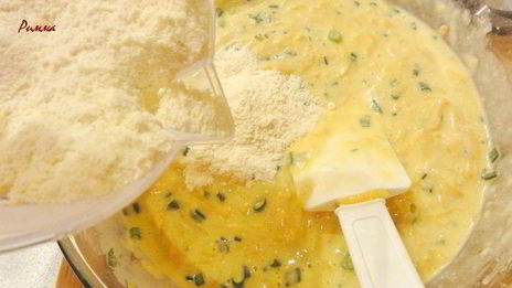 тыквенный закусочный кекс с зеленым луком