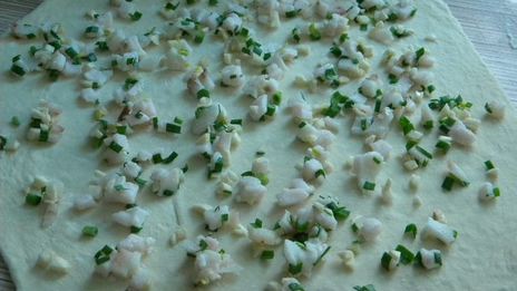 багет с салом и зеленым луком