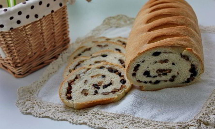 Рецепт батона с оливками и грецкими орехами