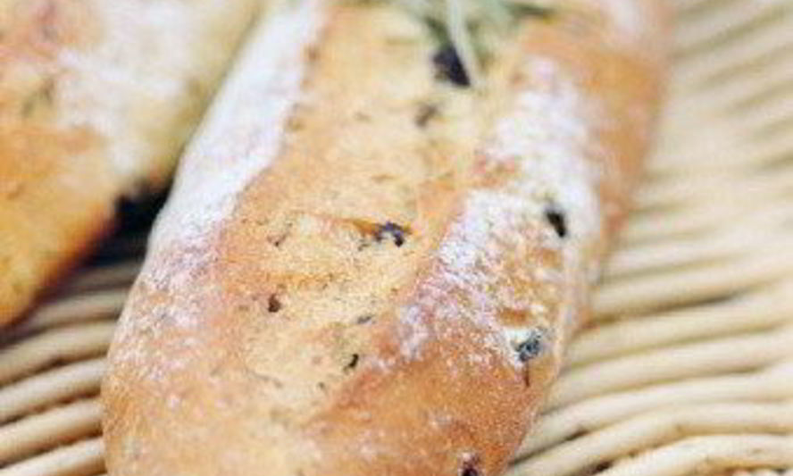 Рецепт хлеба с копченым беконом и красным луком