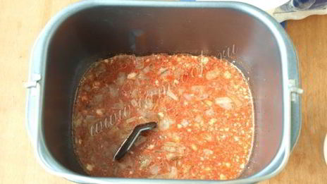 хлеб с паприкой и луком в хлебопечке