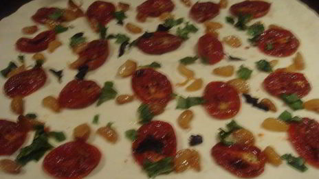 хлеб с печеными помидорами и чесноком