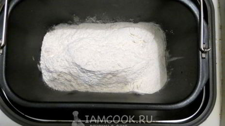 хлеб с перцем чили, укропом и чесноком