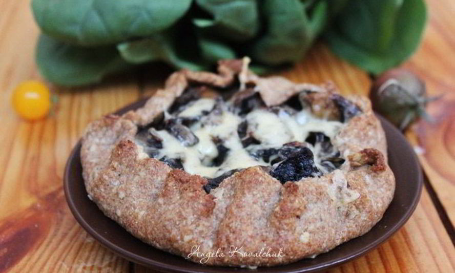 Рецепт мини-галетов из цельнозерновой муки с лесными грибами