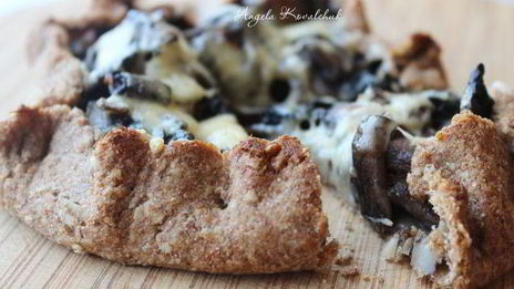 мини-галеты из цельнозерновой муки с лесными грибами