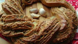 Пряный хлеб Чесночный венок