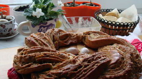 пряный хлеб чесночный венок