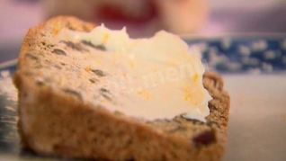 Сладкий хлеб с апельсиновым сыром