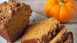 Тыквенный хлеб с ореховой посыпкой