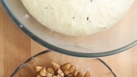 яблочный хлеб с розмарином