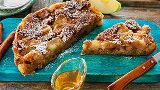 Яблочный пудинг из черного хлеба в мультиварке