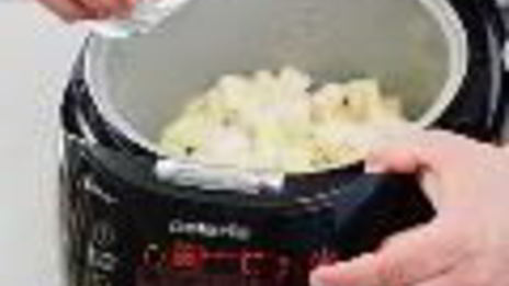 яблочный пудинг из черного хлеба в мультиварке