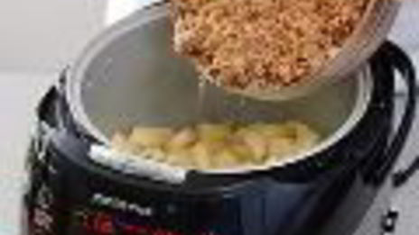 яблочный пудинг из черного хлеба в мультиварке