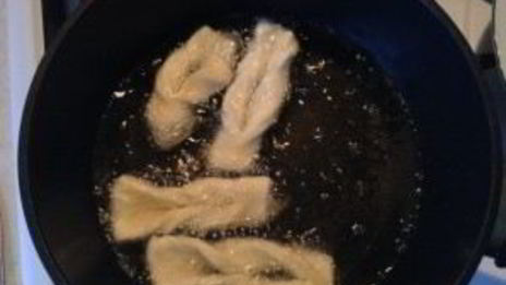 хворост на кефире пышный