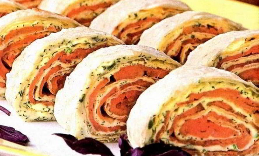 Рецепт рулетов из тонкого лаваша с семгой и сыром