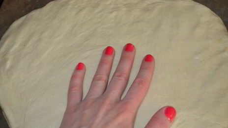 ароматная фокачча с помидорками черри и чесночным маслом