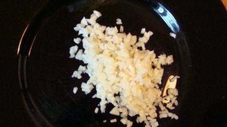 чесночная фокачча с майораном и тыквенными семечками