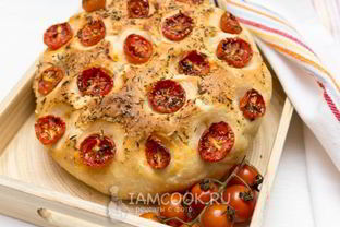 Фокачча с черри и прованскими травами