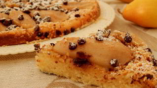 Фокачча с грушей, шоколадом и орехами