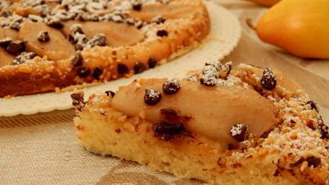 фокачча с грушей, шоколадом и орехами