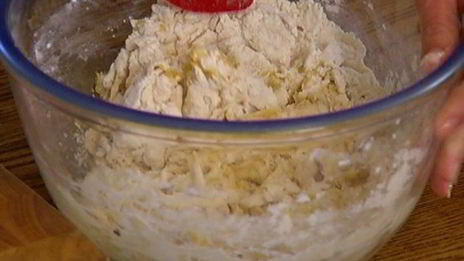 фокачча с вялеными помидорами и базиликом