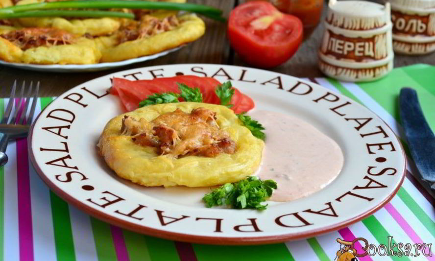 Рецепт картофельных лепешек с куриным фаршем и сыром