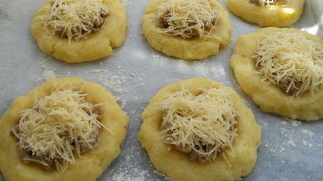 картофельные лепешки с куриным фаршем и сыром