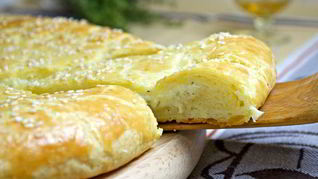 Лепешка из творожного теста с сыром