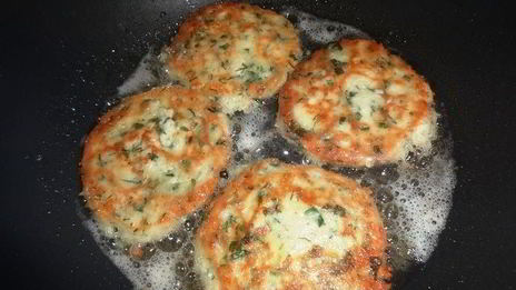 лепешки из брынзы с зеленью