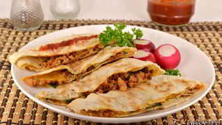 Лепешки из лаваша с мясом и сыром