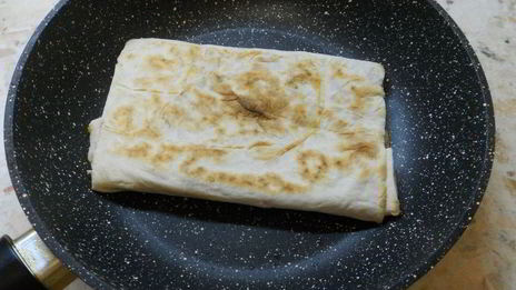 лепешки из лаваша с мясом и сыром