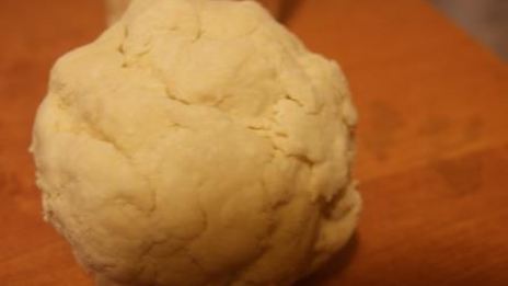 лепешки из творожного теста с помидором и моцареллой