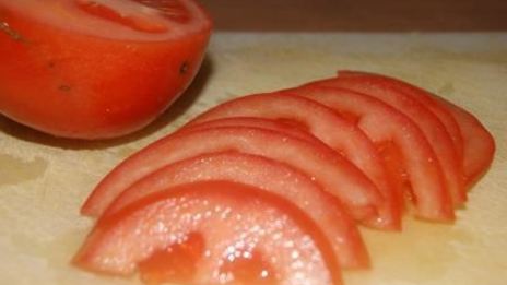 лепешки из творожного теста с помидором и моцареллой