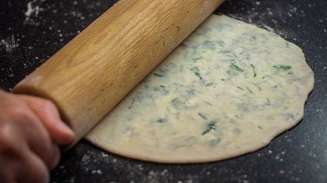 лепешки с сыром, чесноком и зеленью