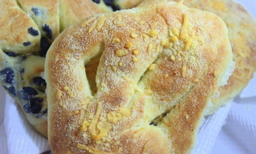 Рецепт лепешек с сыром и маслинами