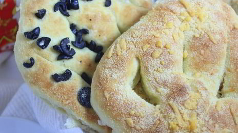 лепешки с сыром и маслинами