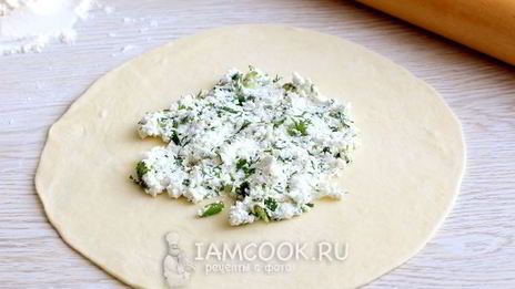 лепешки с творогом и зеленью на сковороде