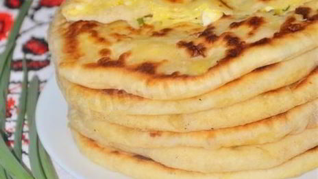 лепешки с зеленым луком и моцареллой