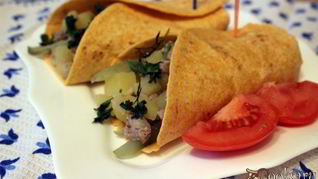 Лепешки тортилья с картофелем и свининой