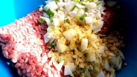 мясные лепешки на сковороде