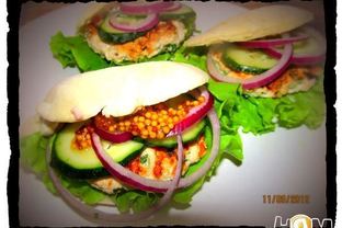 Пита с рубленой котлетой и французской горчицей