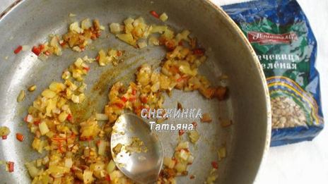 постное карри из чечевицы с чечевичными лепешками