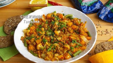 постное карри из чечевицы с чечевичными лепешками