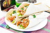 Тортильи с острой курицей, овощами и сыром Джюгас