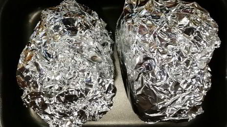 цельнозерновая лепешка с тунцом, креветками и перечным соусом